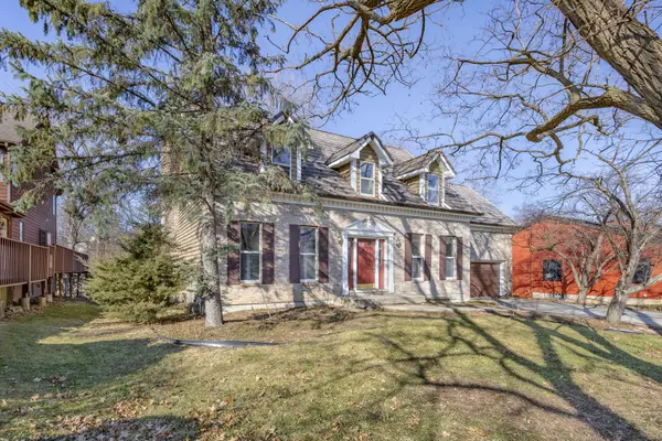 856 Bemis RD, Glen Ellyn, IL 60137