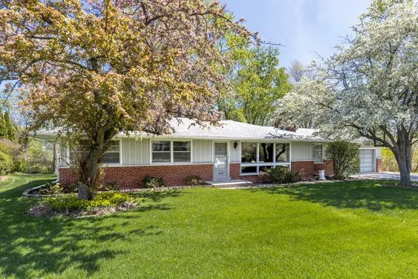 4S629 Radcliff RD, Naperville, IL 60563