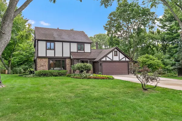 2916 Skyline DR,  Crystal Lake,  IL 60012