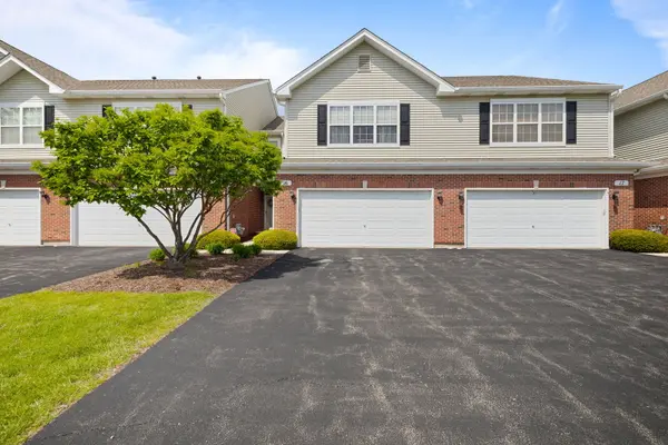 16 Black Oak CT, Bolingbrook, IL 60490