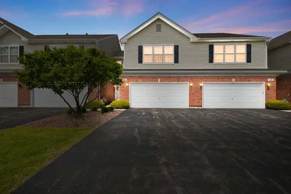 16 Black Oak CT, Bolingbrook, IL 60490