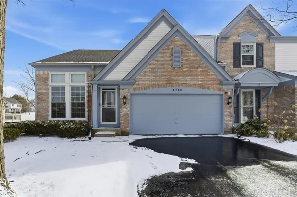 1710 Coach DR, Naperville, IL 60565