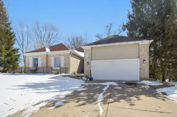 1022 Rosewood DR, Carpentersville, IL 60110