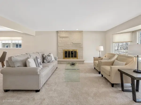 417 Naperville RD, Clarendon Hills, IL 60514