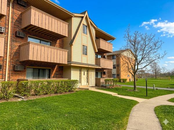 11 Cedar CT #3, Vernon Hills, IL 60061