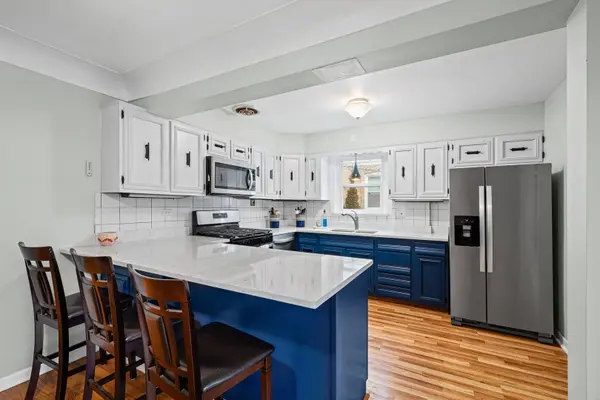 6550 W Ebinger DR, Niles, IL 60714