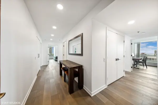 57 E Delaware PL #2805, Chicago, IL 60611
