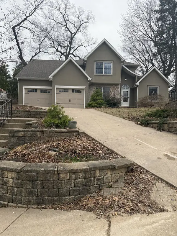 208 Hillcrest AVE, Davenport, IA 52803