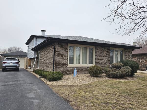 12840 S Blossom DR, Alsip, IL 60803