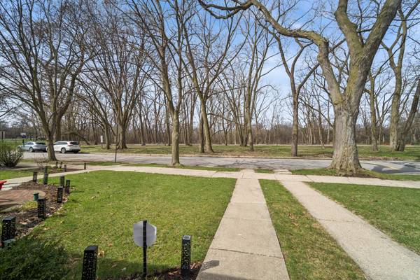 933 McDaniel AVE, Evanston, IL 60202