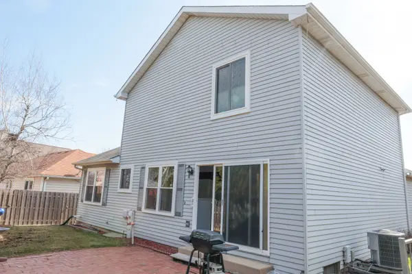 1210 Downing DR, Hoffman Estates, IL 60192
