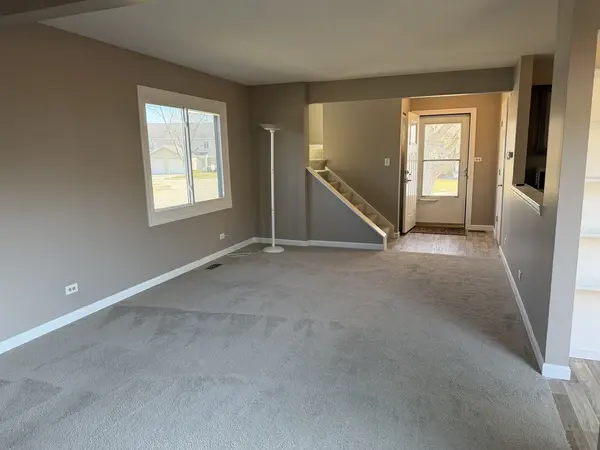 7594 Sarson WAY, Hanover Park, IL 60133