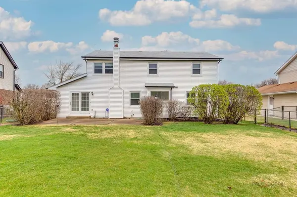 609 Thames DR, Schaumburg, IL 60193