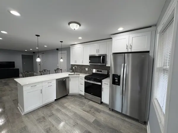 5517 Essex RD, Lisle, IL 60532