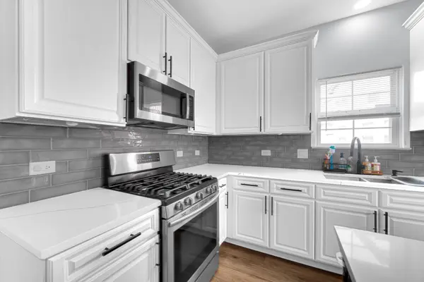 441 N Crooked Lake LN, Lindenhurst, IL 60046