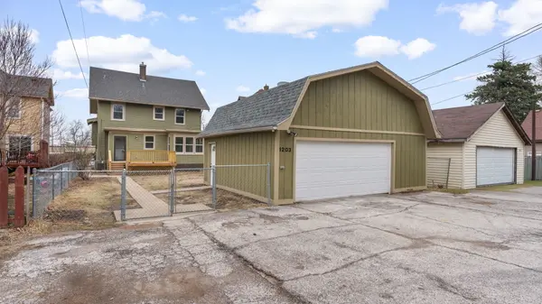 1203 W Locust ST, Davenport, IA 52804