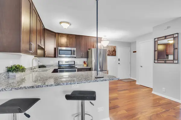 320 CIRCLE AVE #404, Forest Park, IL 60130