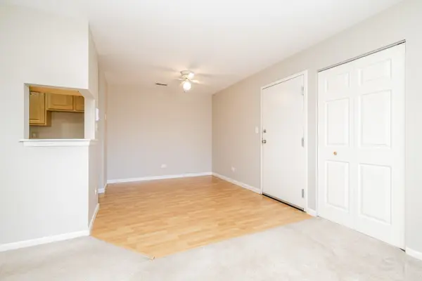 1440 Stonebridge CIR #J7, Wheaton, IL 60189