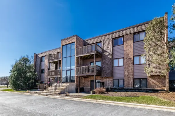 1440 Stonebridge CIR #J7, Wheaton, IL 60189