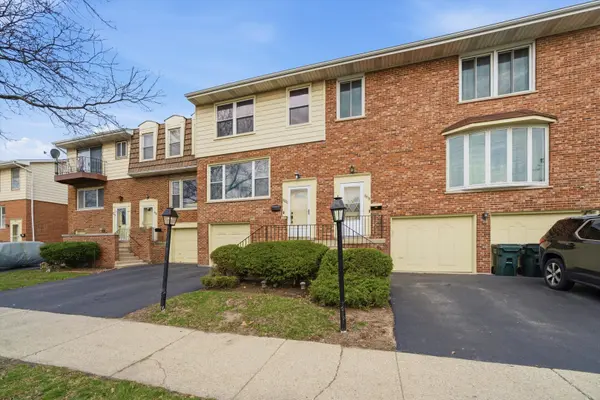 8820 Plainfield RD, Brookfield, IL 60513