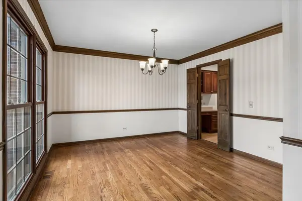 452 Leonard LN, Burr Ridge, IL 60527