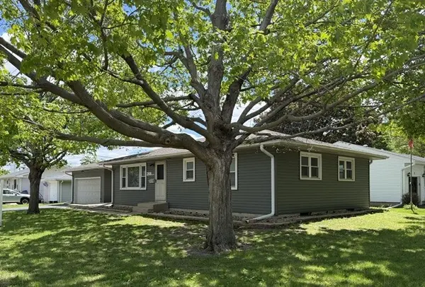 208 W State ST, North Aurora, IL 60542