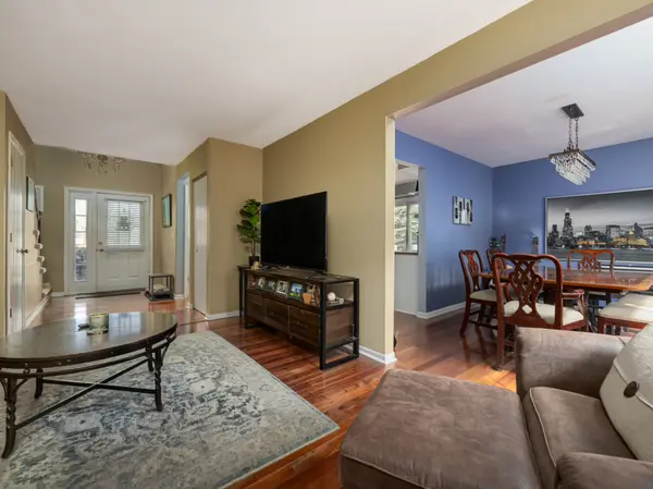 1000 Devonshire AVE, Naperville, IL 60540