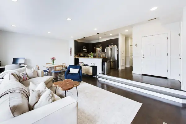 1402 W Grand AVE #3, Chicago, IL 60642