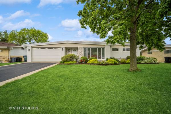 5654 N Manor LN, Norwood Park, IL 60631