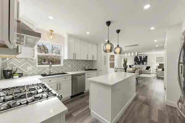 138 Chestnut LN, Bolingbrook, IL 60490