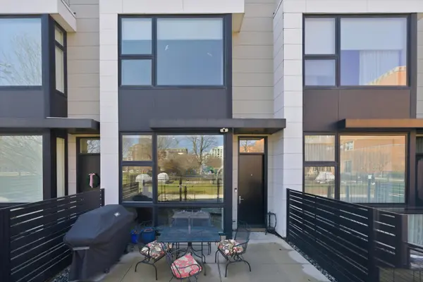 437 W Hobbie ST, Chicago, IL 60610