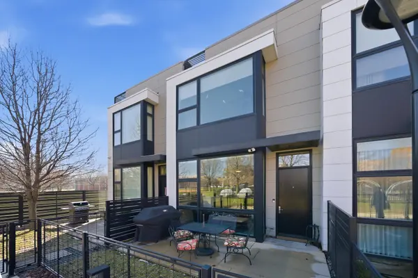 437 W Hobbie ST, Chicago, IL 60610
