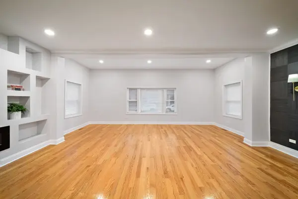 921 N Humphrey AVE, Oak Park, IL 60302