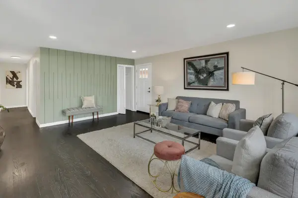 4821 N Mont Clare AVE, Chicago, IL 60656