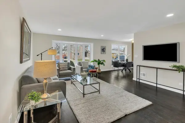 4821 N Mont Clare AVE, Chicago, IL 60656