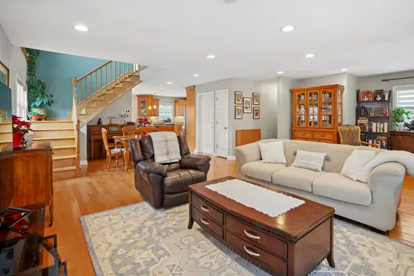 420 Radcliffe AVE, Des Plaines, IL 60016