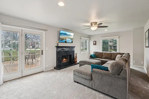 1628 Hilton Head DR, Naperville, IL 60563