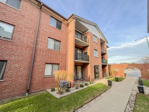 8422 W CATALPA AVE #202, Chicago, IL 60656