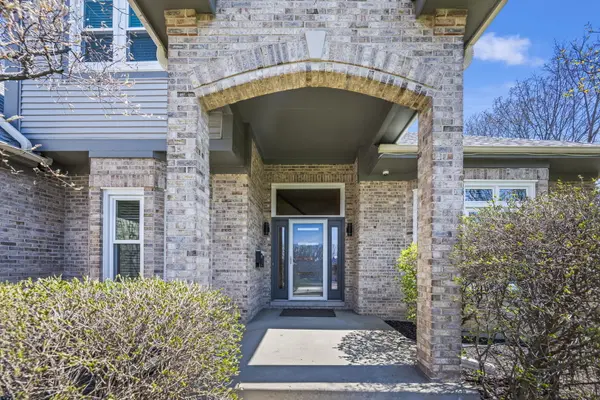 155 Lilac LN, Wheeling, IL 60090