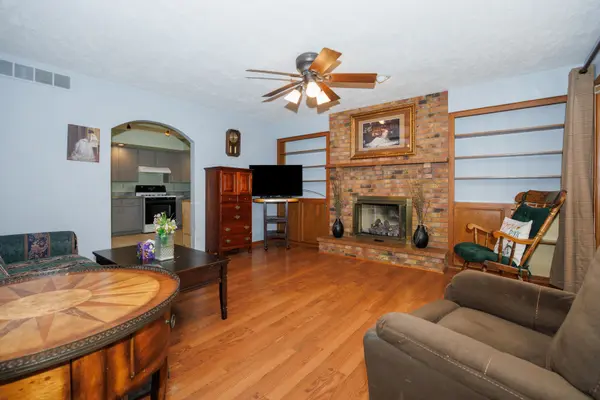 1202 N Linden ST, Normal, IL 61761
