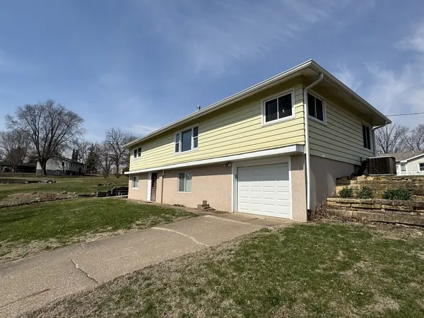 310 Benton ST, Le Claire, IA 52753