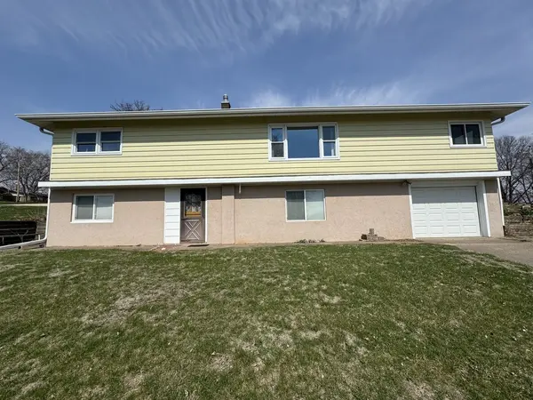 310 Benton ST, Le Claire, IA 52753