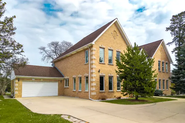 332 E Central RD,  Arlington Heights,  IL 60005