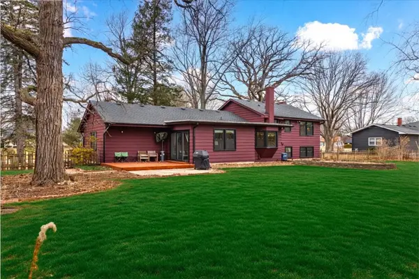 8S295 College RD, Naperville, IL 60540