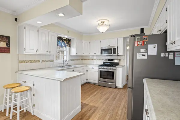 420 Summit ST, Algonquin, IL 60102