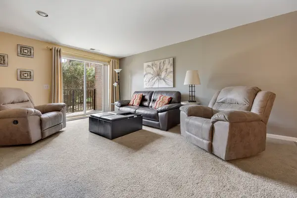 815 Leicester RD #114A, Elk Grove Village, IL 60007