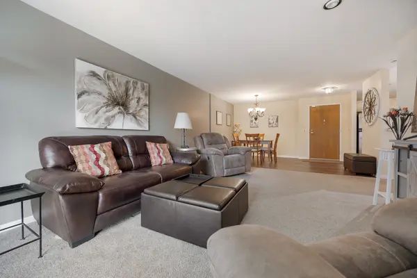815 Leicester RD #114A, Elk Grove Village, IL 60007