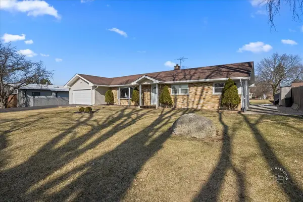 27W285 Bauer RD, Naperville, IL 60563