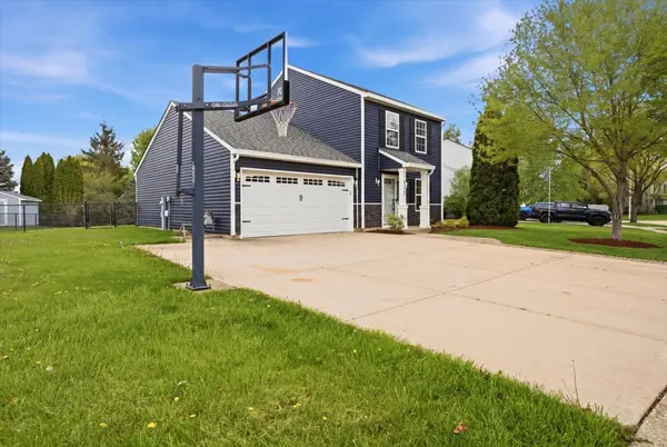 625 Fairview LN, South Elgin, IL 60177