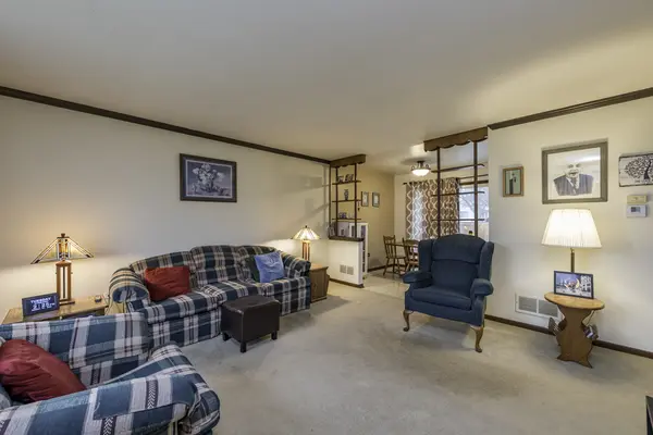 547 Phillips CIR, Antioch, IL 60002